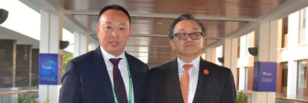 国产免费黄色操逼网站联合国副秘书长刘振民和赵章栓会长在博鳌亚洲论坛亲切交"